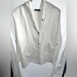 Women’s linen shirt with hood